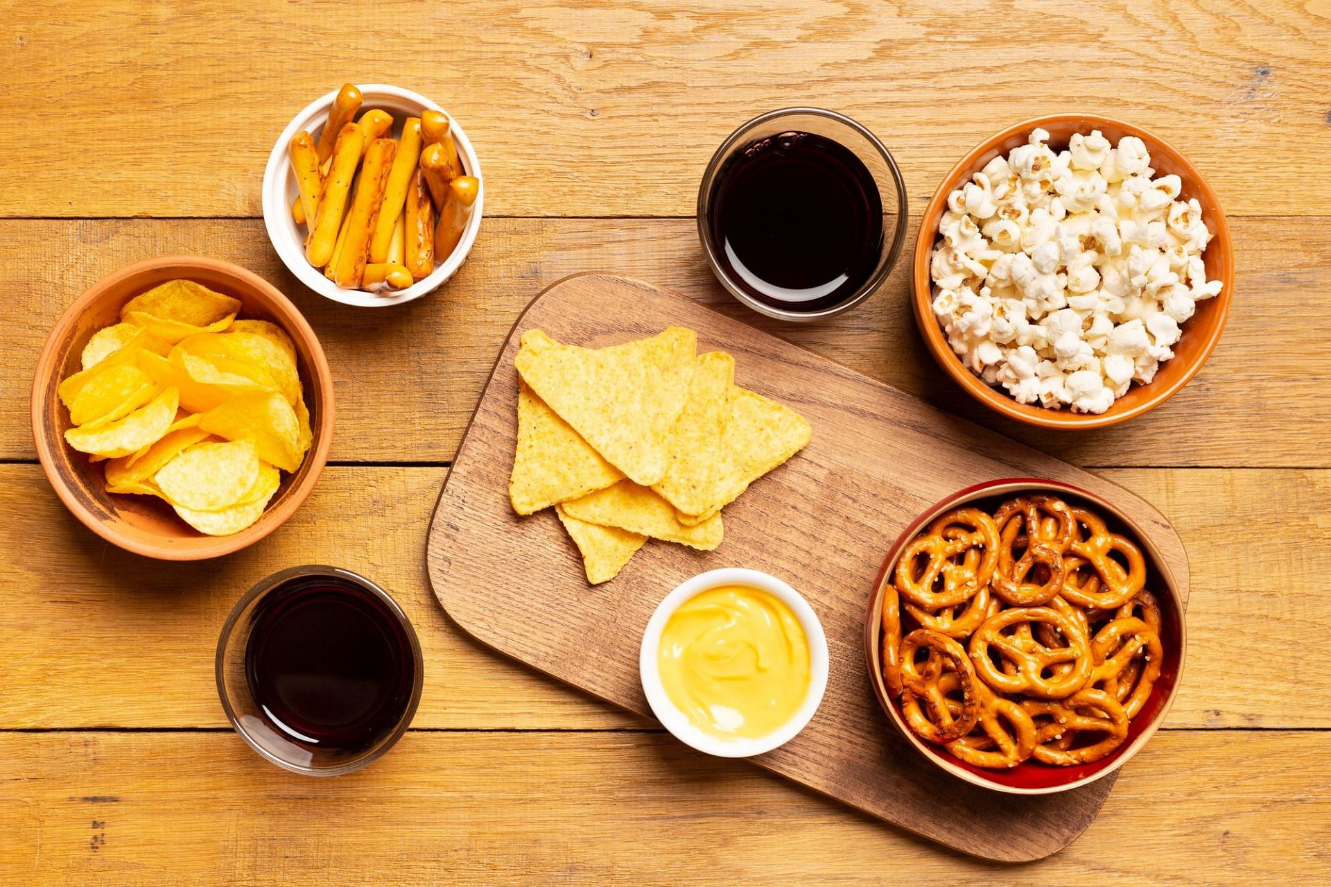 Do you overindulge in snacking? (Image by Freepik)